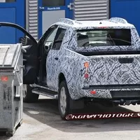 Na světlo pronikly první špionážní fotky pick-upu od Mercedesu