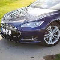 Tesla vs. Trabant očima Dana Přibáně: Budoucnost z dvoutaktního pohledu