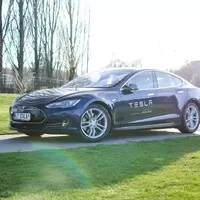 Tesla vs. Trabant očima Dana Přibáně: Budoucnost z dvoutaktního pohledu