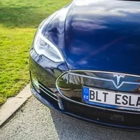 Tesla vs. Trabant očima Dana Přibáně: Budoucnost z dvoutaktního pohledu