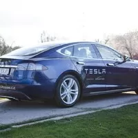 Tesla vs. Trabant očima Dana Přibáně: Budoucnost z dvoutaktního pohledu