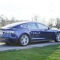 Tesla vs. Trabant očima Dana Přibáně: Budoucnost z dvoutaktního pohledu
