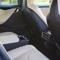 Tesla vs. Trabant očima Dana Přibáně: Budoucnost z dvoutaktního pohledu