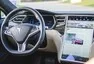 Tesla vs. Trabant očima Dana Přibáně: Budoucnost z dvoutaktního pohledu