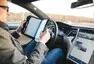 Tesla vs. Trabant očima Dana Přibáně: Budoucnost z dvoutaktního pohledu