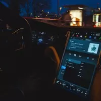 Tesla vs. Trabant očima Dana Přibáně: Budoucnost z dvoutaktního pohledu
