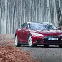 Tesla Model S: Jak se jezdí na elektrony?