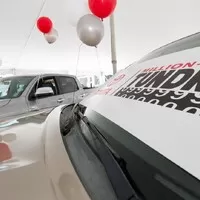 Majitel Toyoty Tundra najel milion mil a dostal nové auto