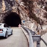 BMW 2002 Hommage vypadá jako batmobil