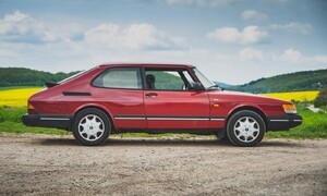 Editorial: O hledání bájné saabovitosti