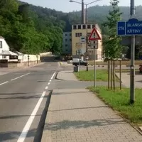 Takto vypadá vjezd na parkoviště...