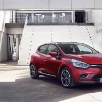 Clio září LEDkami a snaží se tvářit luxusně. Má i nový motor!