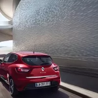 Clio září LEDkami a snaží se tvářit luxusně. Má i nový motor!