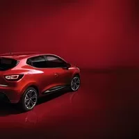 Clio září LEDkami a snaží se tvářit luxusně. Má i nový motor!