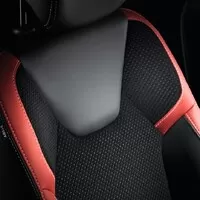 Clio září LEDkami a snaží se tvářit luxusně. Má i nový motor!