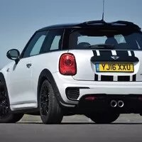 Mini John Cooper Works Challenge myslí vážně jak ježdění, tak bohužel i cenu