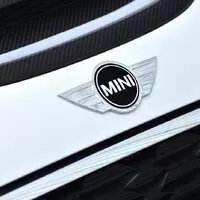 Mini John Cooper Works Challenge myslí vážně jak ježdění, tak bohužel i cenu