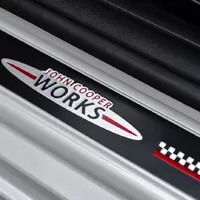Mini John Cooper Works Challenge myslí vážně jak ježdění, tak bohužel i cenu