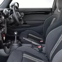 Mini John Cooper Works Challenge myslí vážně jak ježdění, tak bohužel i cenu