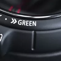 Mini John Cooper Works Challenge myslí vážně jak ježdění, tak bohužel i cenu