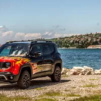 Jeep přiveze na sraz Harleyů plamenné lakování (opravdové)