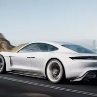 Porsche chystá produkční Mission E a opírá se do Tesly