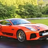 Jaguar F-Type SVR vás za úplatu povozí na Nordschleife