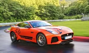 Novinky: Jaguar F-Type SVR vás za úplatu povozí na Nordschleife
