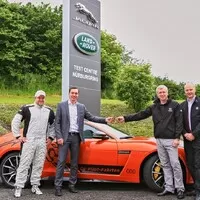 Jaguar F-Type SVR vás za úplatu povozí na Nordschleife