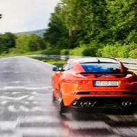 Jaguar F-Type SVR vás za úplatu povozí na Nordschleife