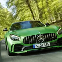 Mercedes-AMG GT R přináší více síly a méně hmotnosti