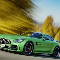 Mercedes-AMG GT R přináší více síly a méně hmotnosti