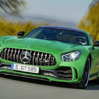 Mercedes-AMG GT R přináší více síly a méně hmotnosti