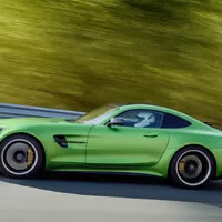 Mercedes-AMG GT R přináší více síly a méně hmotnosti