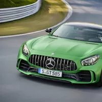 Mercedes-AMG GT R přináší více síly a méně hmotnosti