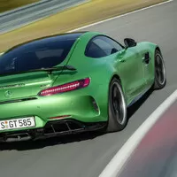 Mercedes-AMG GT R přináší více síly a méně hmotnosti