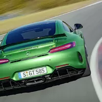 Mercedes-AMG GT R přináší více síly a méně hmotnosti