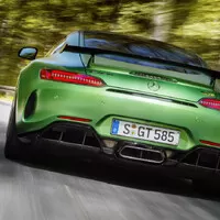 Mercedes-AMG GT R přináší více síly a méně hmotnosti