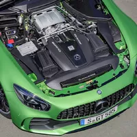 Mercedes-AMG GT R přináší více síly a méně hmotnosti