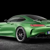 Mercedes-AMG GT R přináší více síly a méně hmotnosti