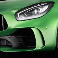 Mercedes-AMG GT R přináší více síly a méně hmotnosti