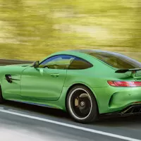 Mercedes-AMG GT R přináší více síly a méně hmotnosti