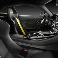 Mercedes-AMG GT R přináší více síly a méně hmotnosti