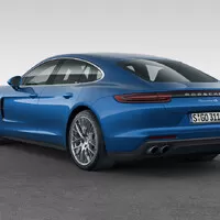 Nová Panamera je větší, hezčí a má dvě turba pro každého