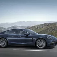 Nová Panamera je větší, hezčí a má dvě turba pro každého