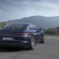 Nová Panamera je větší, hezčí a má dvě turba pro každého