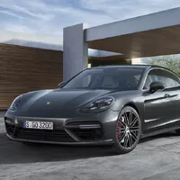 Nová Panamera je větší, hezčí a má dvě turba pro každého