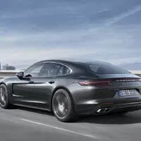 Nová Panamera je větší, hezčí a má dvě turba pro každého