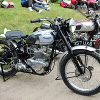Rebelská auta a motorky Jamese Deana
