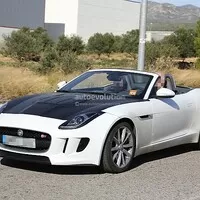 Sodoma Gomora: čtyřválcový F-Type?